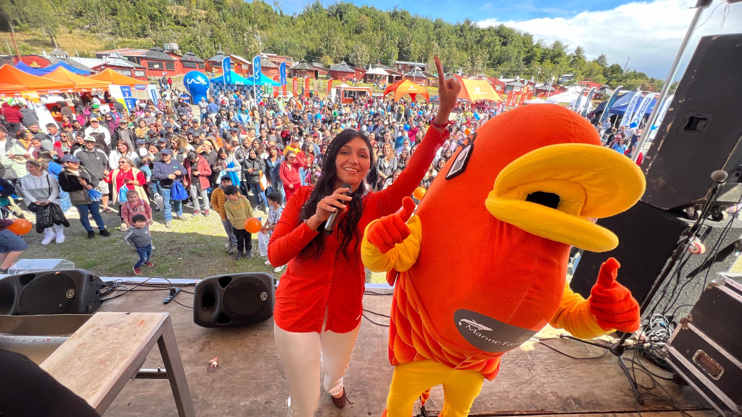 Más de 8.000 personas participaron en exitosa celebración del día del trabajador salmonero