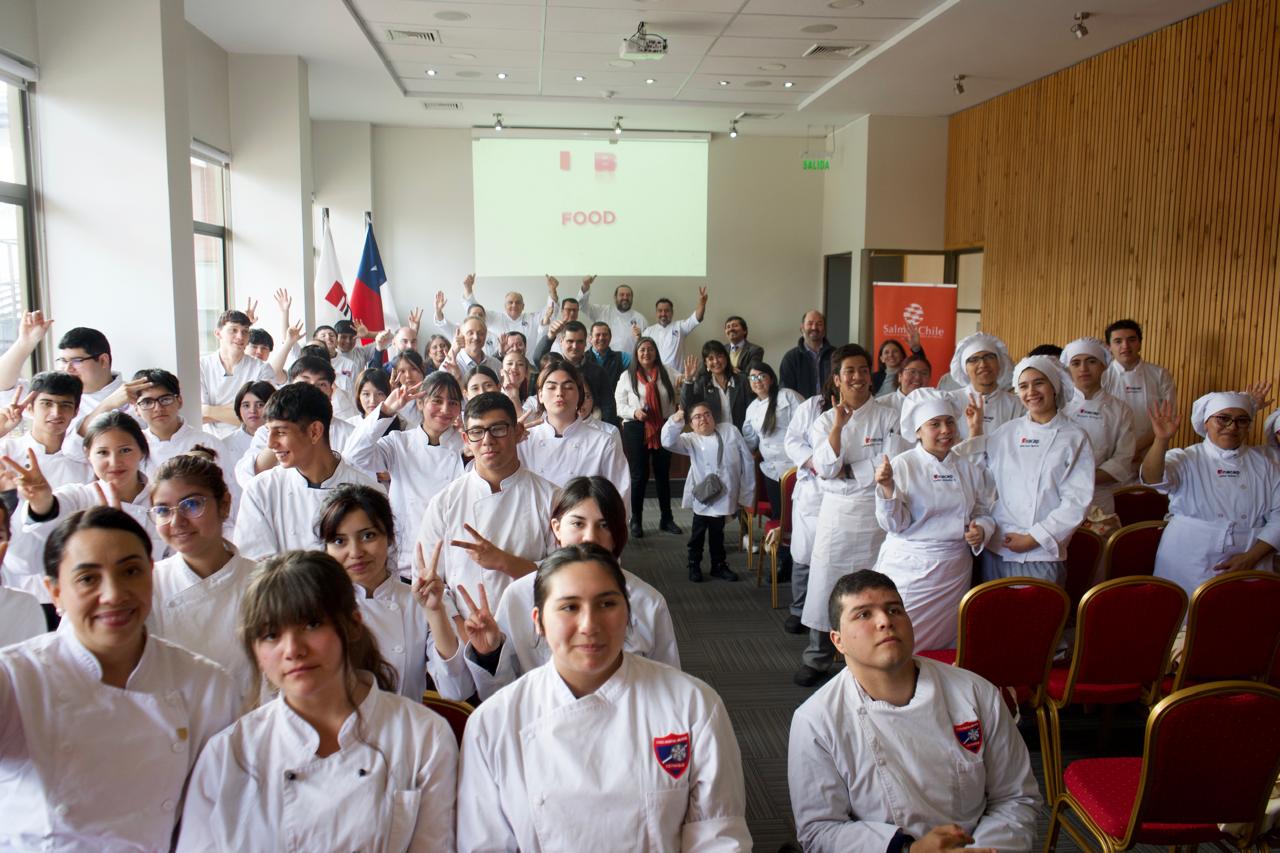 SalmonChile y Les Toques Blanches lanzan programa de becas para potenciar la gastronomía y el talento culinario en Aysén